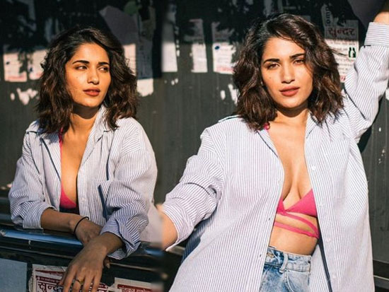 Titillating Display Of Ruhani Sharma